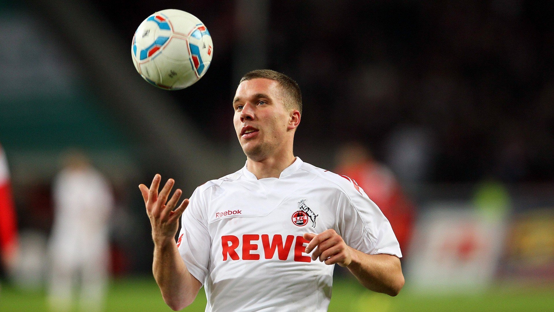 本土足球明星温情助力青少年发展计划，足球明星 受欢迎